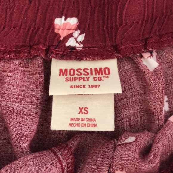 Ruffled Burgundy Floral Shorts Size XS - Picture 4 of 10